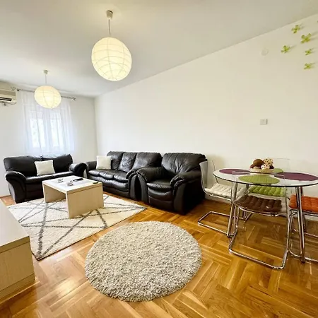 Daire şehir Merkezi Manzaralı Modern Podgoriçe